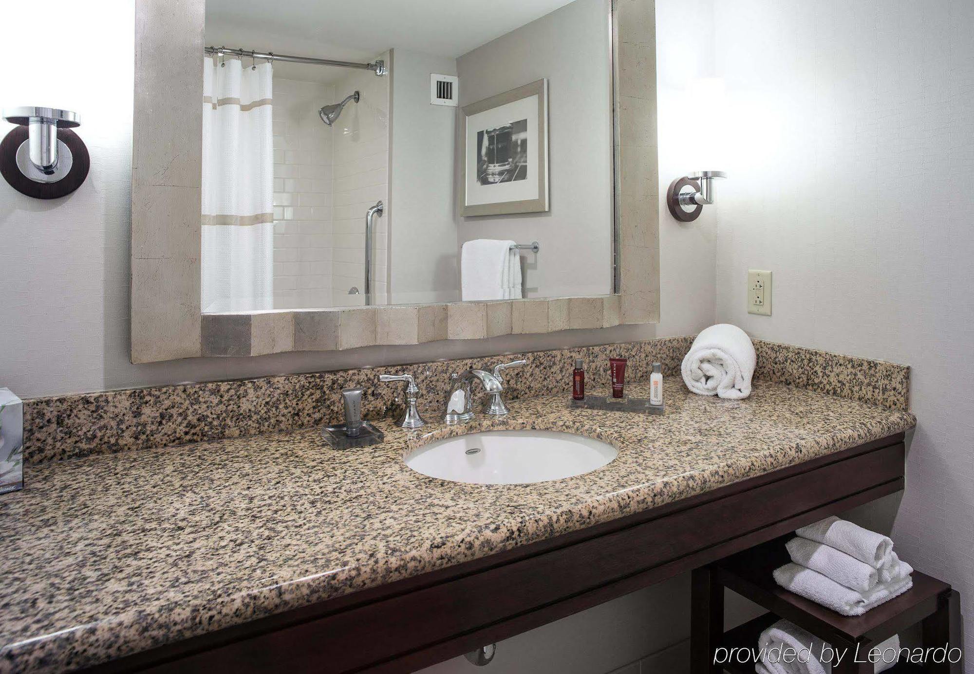 Newport News Marriott At City Center Экстерьер фото
